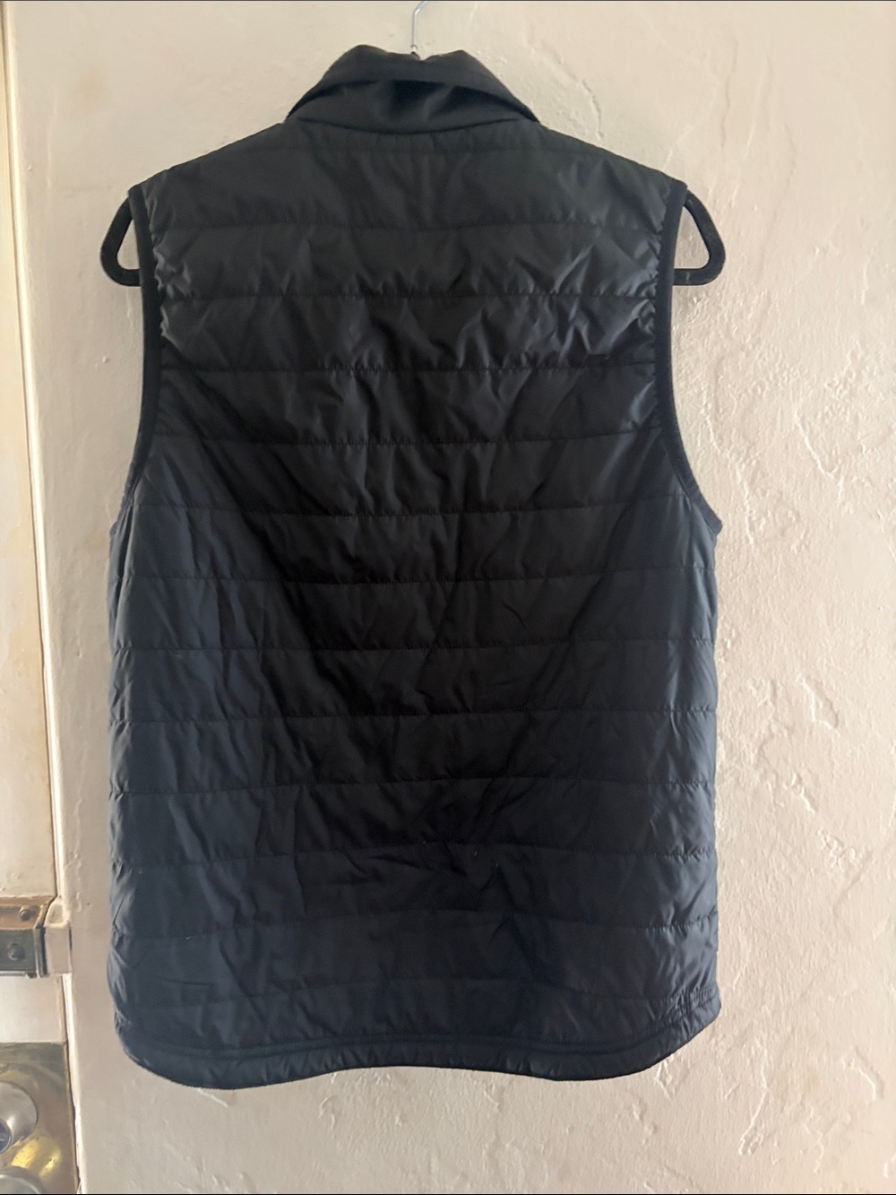 Carhartt Black Quilted Puffer Vest with Chest Pocket - Picture 3 of 5